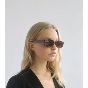 Urban Outfitters NWT “Sabrina Rectangle Sunglasses”